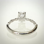 2,42 ct ovaali timanttisormus – IGI E/VVS2 – 14k valkokulta