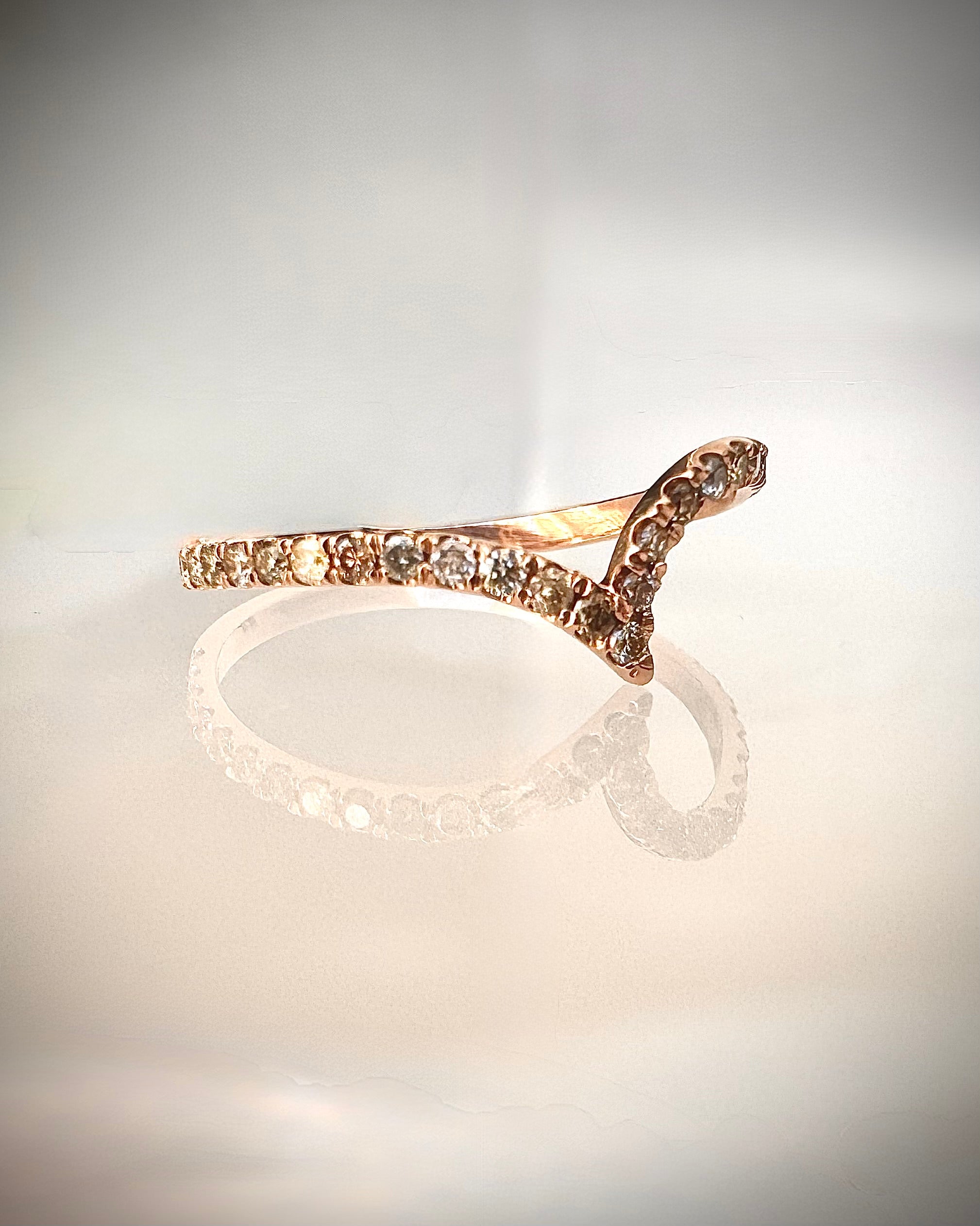 14K ruusukultainen V-mallinen timanttisormus 0,33 ct