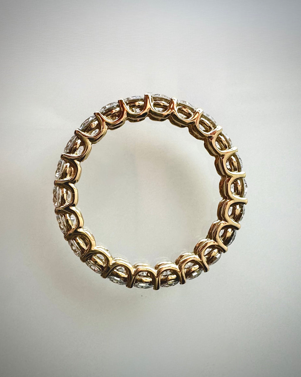 14K kultainen eternity-timanttisormus 2,18 ct