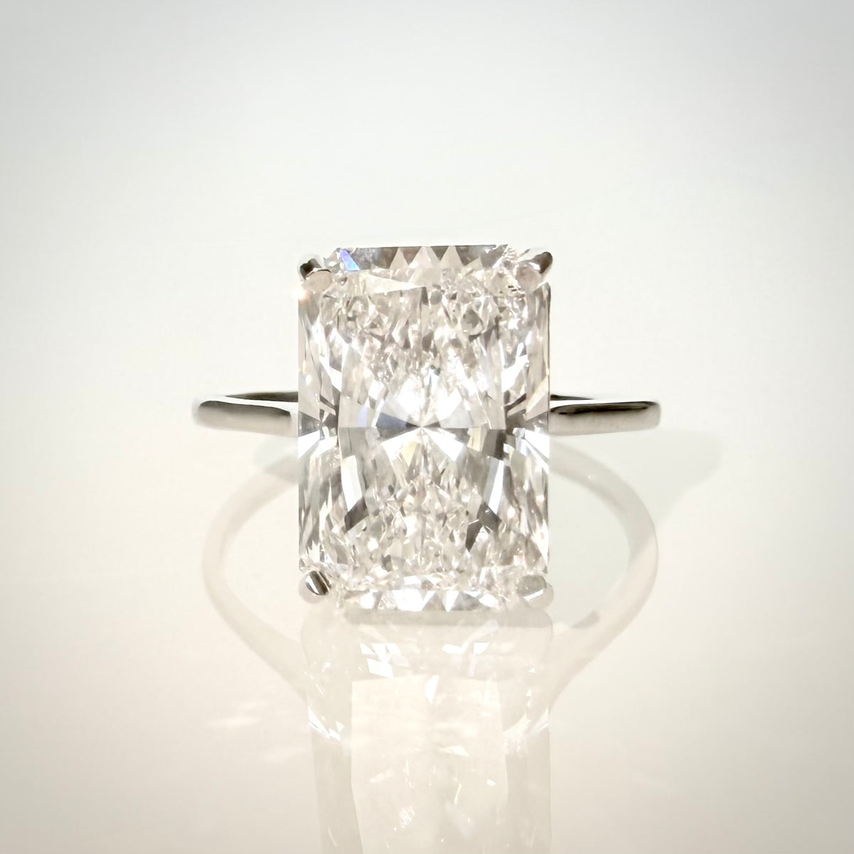 18K valkokultainen statement-timanttisormus 5,06 ct – Radiant – F/VS1 – IGI