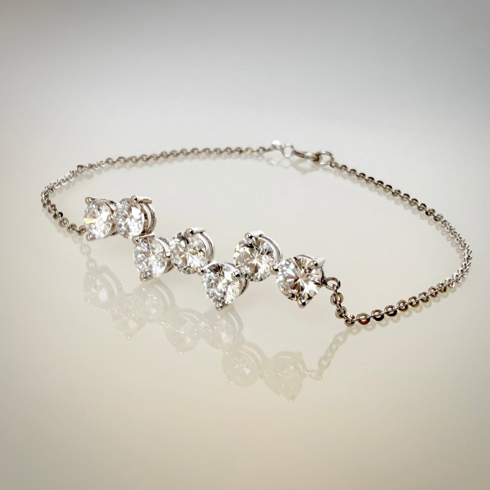 14 kt valkokultainen timanttirannekoru 2,63 ct – HRD