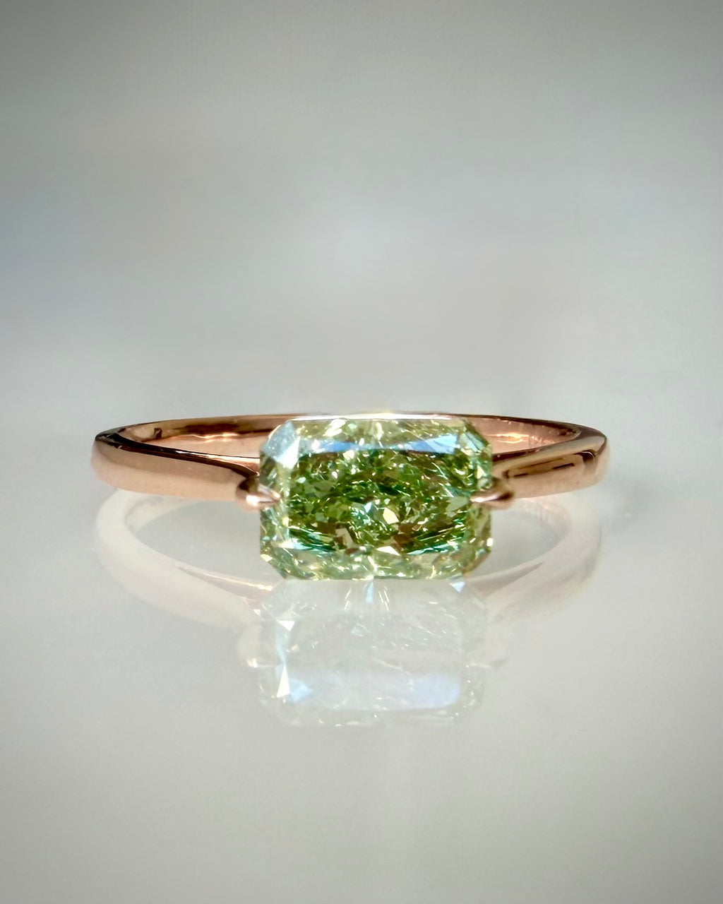 1,19 ct Fancy Vivid Green timanttisormus 14K ruusukulta
