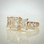 3,01 ct Radiant Trilogy -timanttisormus – 14K keltakulta – IGI
