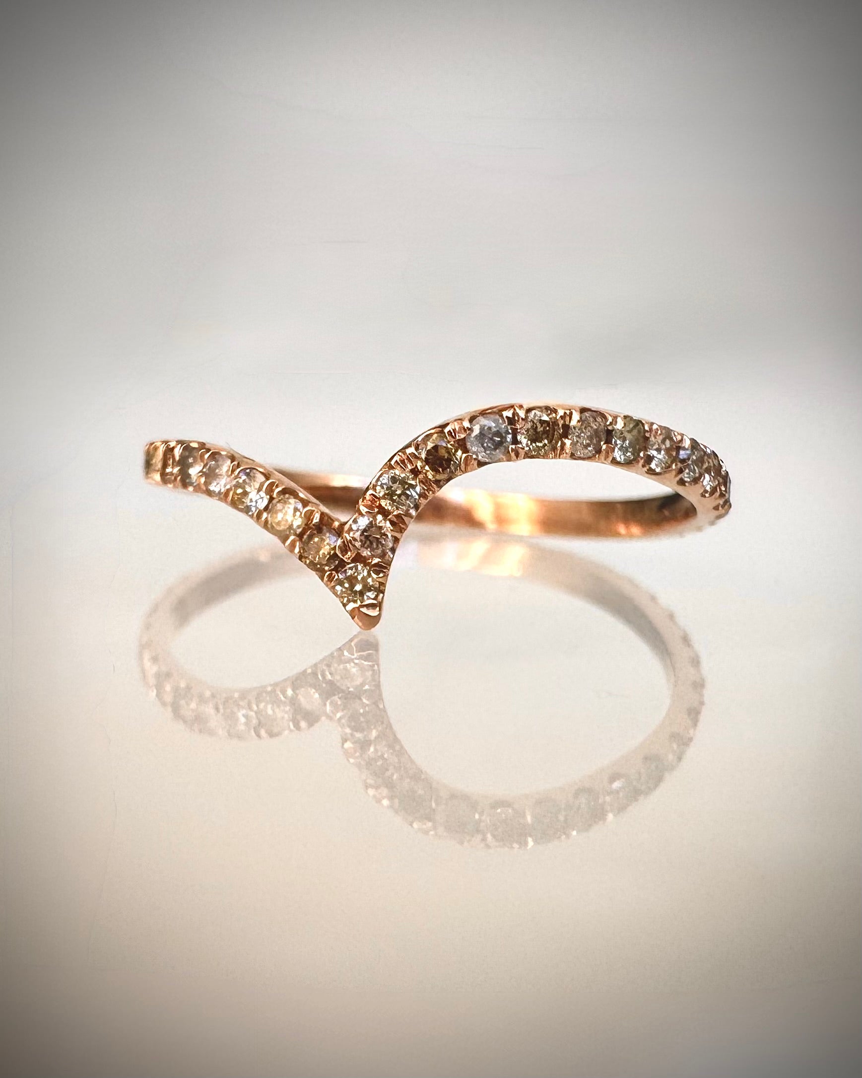 14K ruusukultainen V-mallinen timanttisormus 0,33 ct