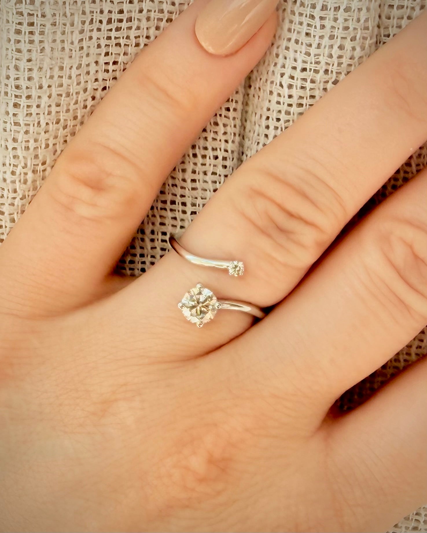 14K Valkokultainen Luonnontimanttisormus 0,76 ct