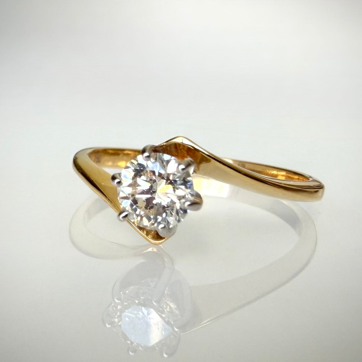 0,50 ct luonnontimanttisormus 18K kelta- ja valkokultaa