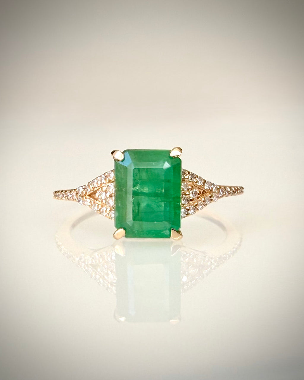 14k luonnonsmaragdisormus 1,61 ct