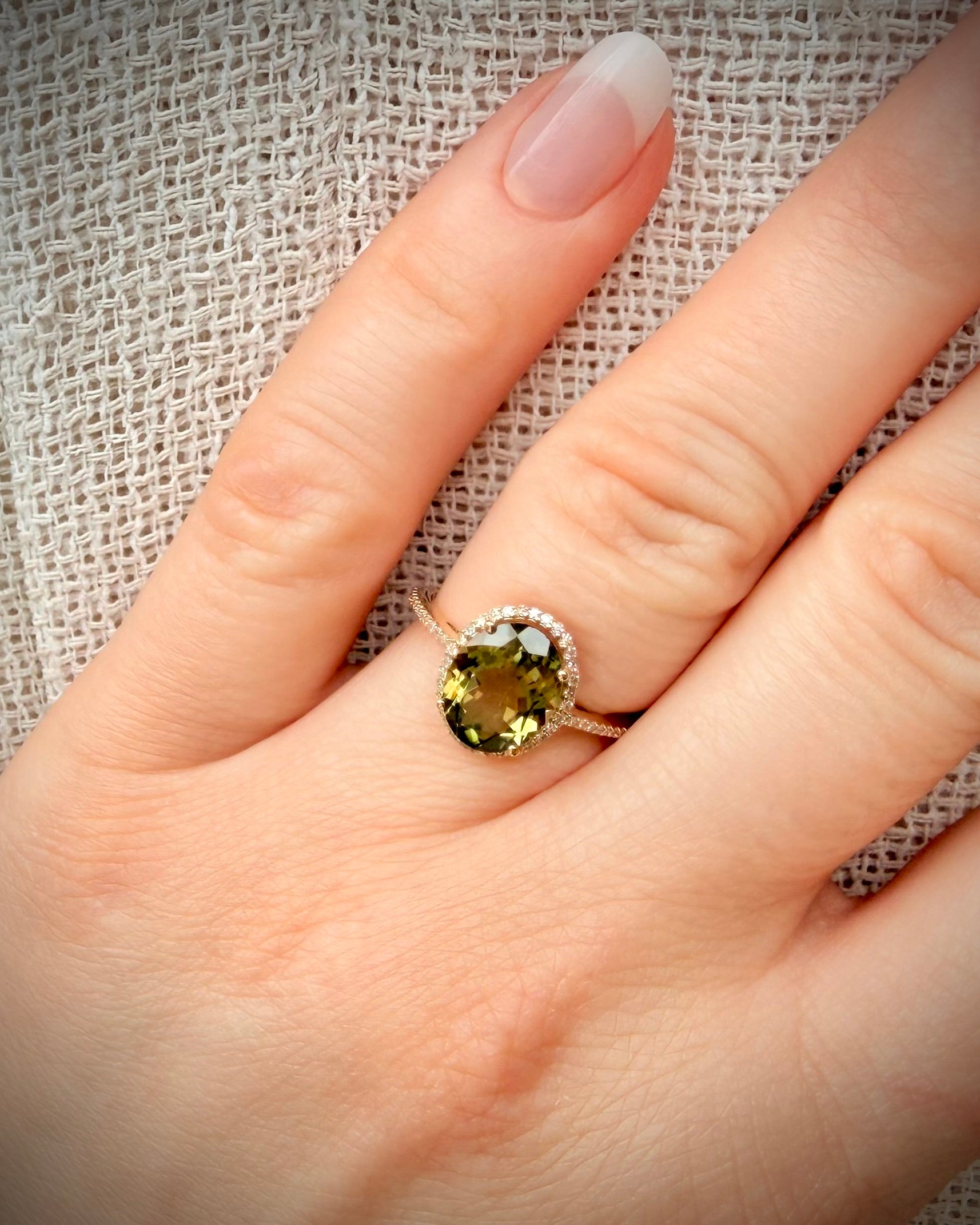 Luonnollinen turmaliinisormus 2,59 ct 14K keltakultaa