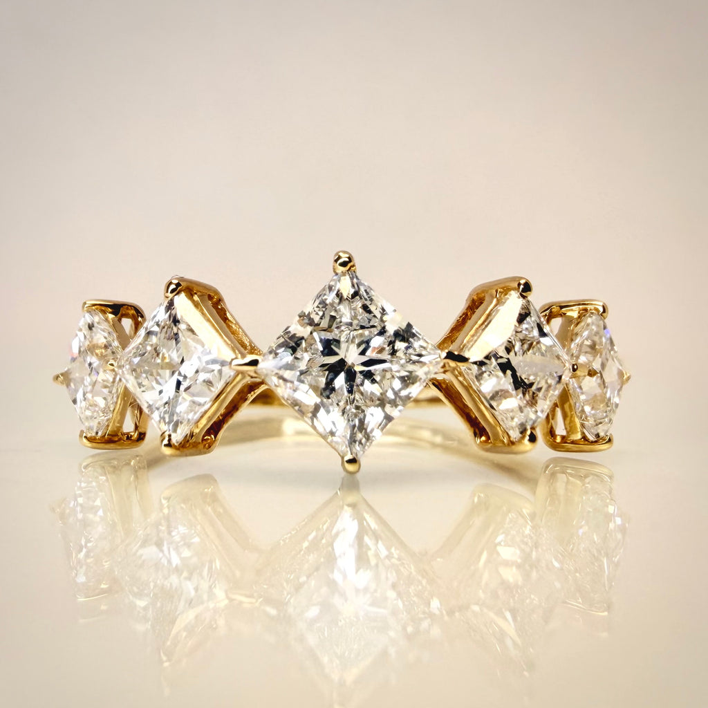 2,26 ct Princess Timanttisormus – 14K Keltakulta | HRD Antwerp Jewellery Report