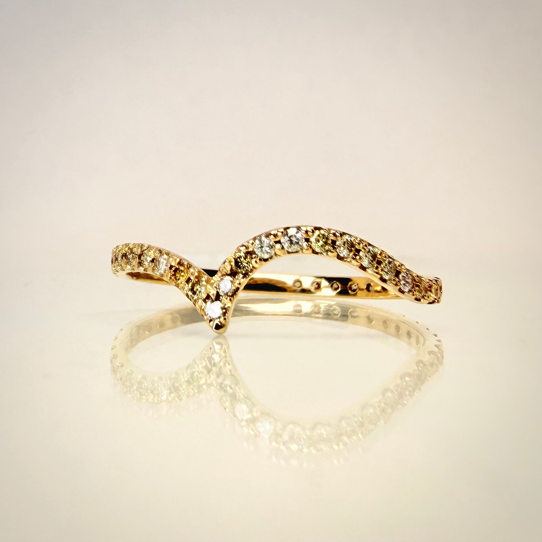 14K Chevron timanttisormus 0,38 ct – Keltakulta