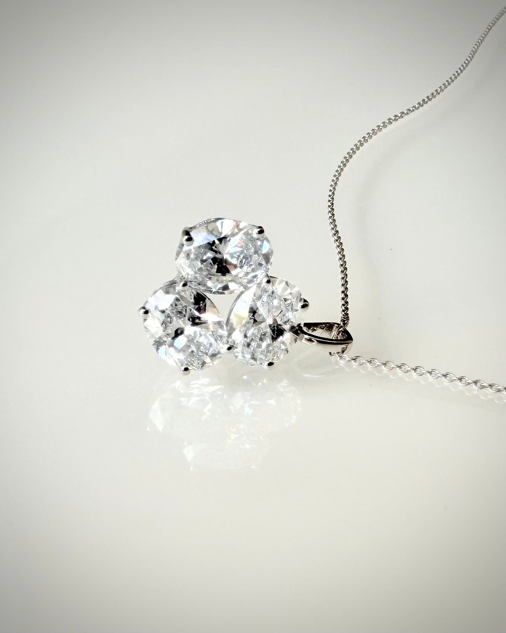 14K Valkokultainen Timanttiriipus 2,26 ct
