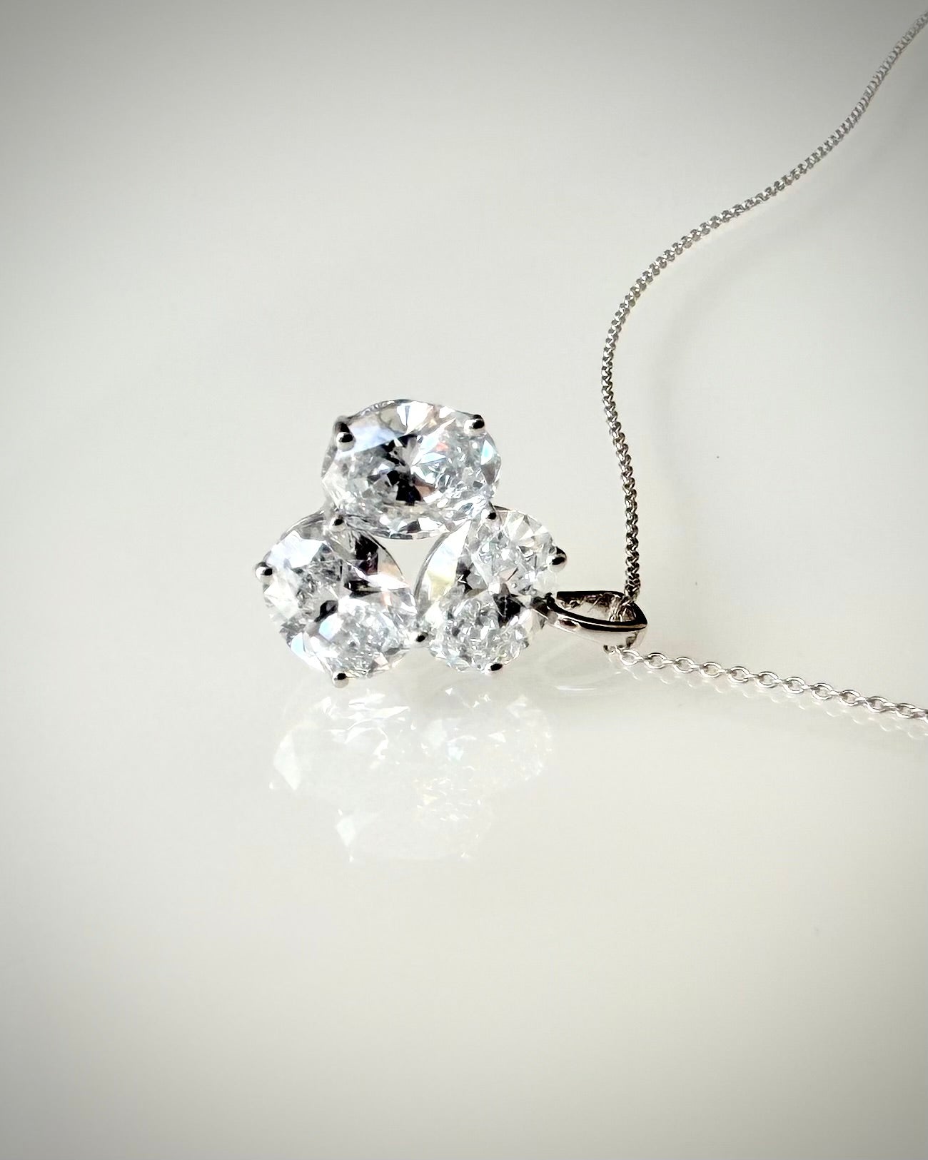 14K Valkokultainen Timanttiriipus 2,26 ct