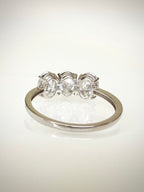 14K valkokultainen ovaali trilogy-timanttisormus 2,24 ct