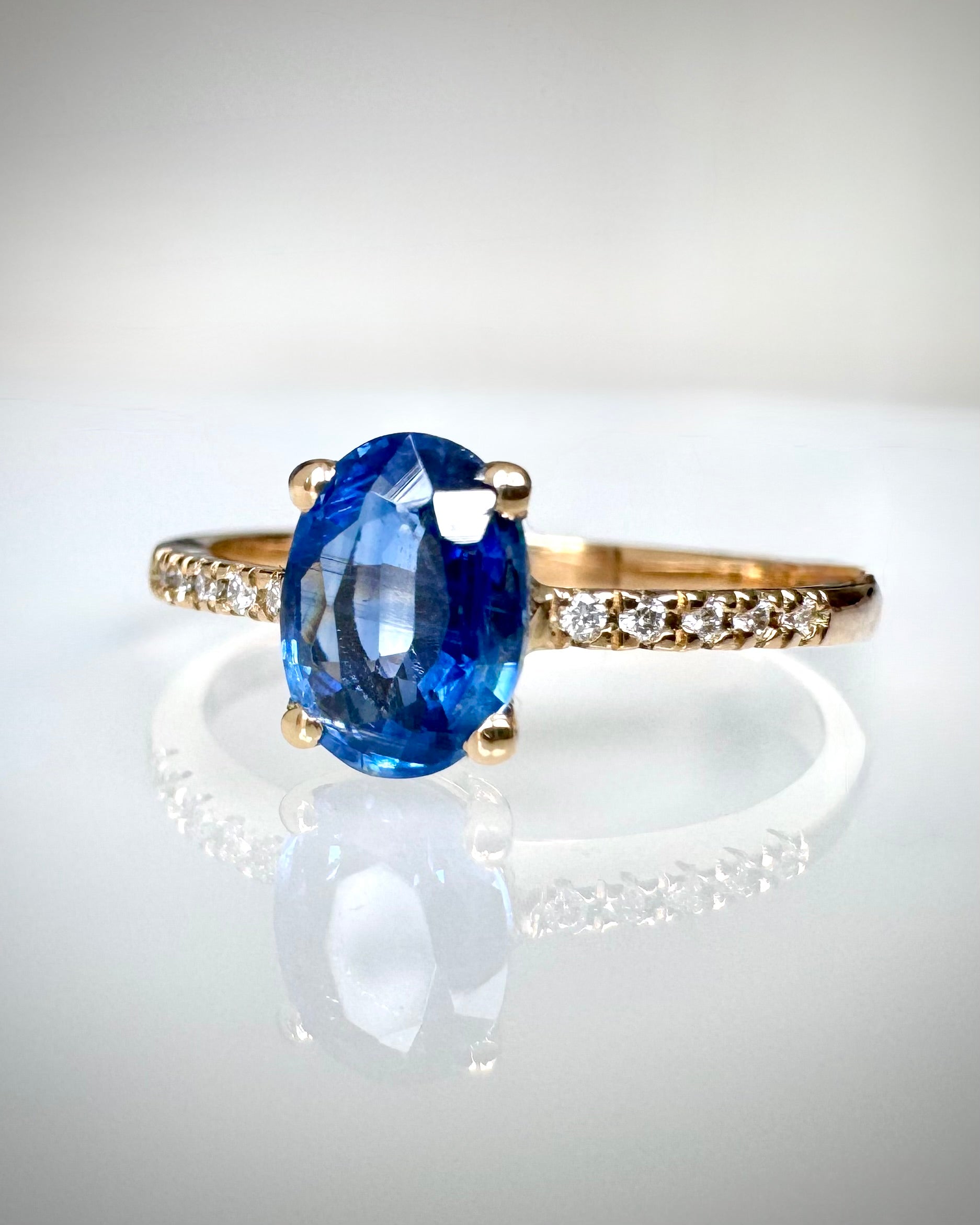 14K kultainen safiiri- ja timanttisormus 0,70 ct