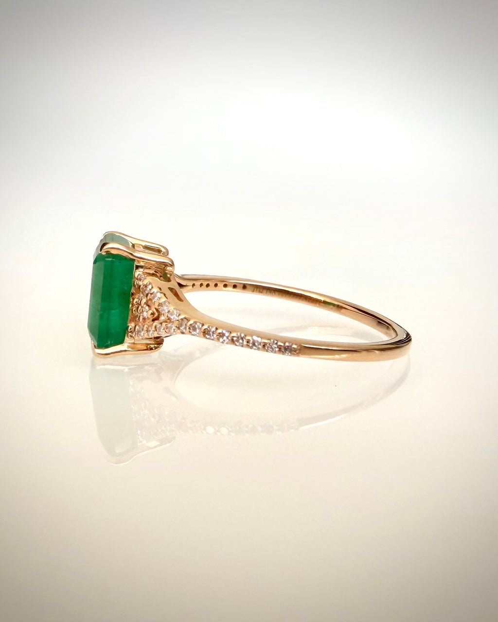 14k luonnonsmaragdisormus 1,61 ct