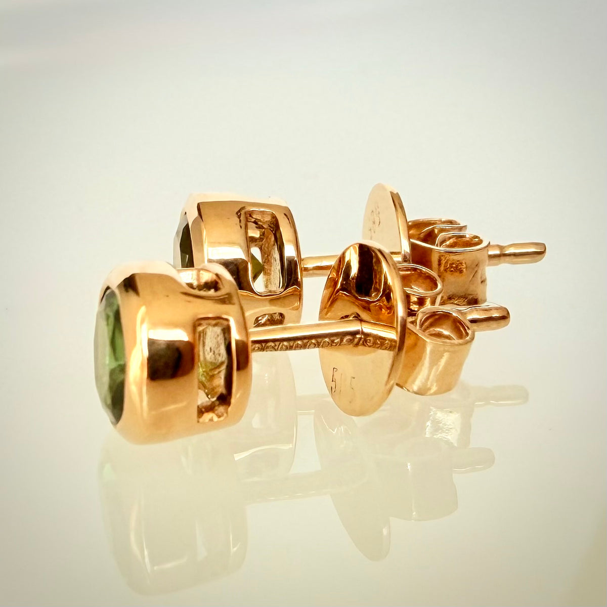 14K keltakultaiset metsänvihreät luonnonturmaliinikorvakorut 2,12 ct – HRD Antwerp