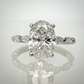2,42 ct ovaali timanttisormus – IGI E/VVS2 – 14k valkokulta