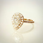 2,60 ct Pear Halo -timanttisormus – Hidden Halo – 14K keltakulta – IGI