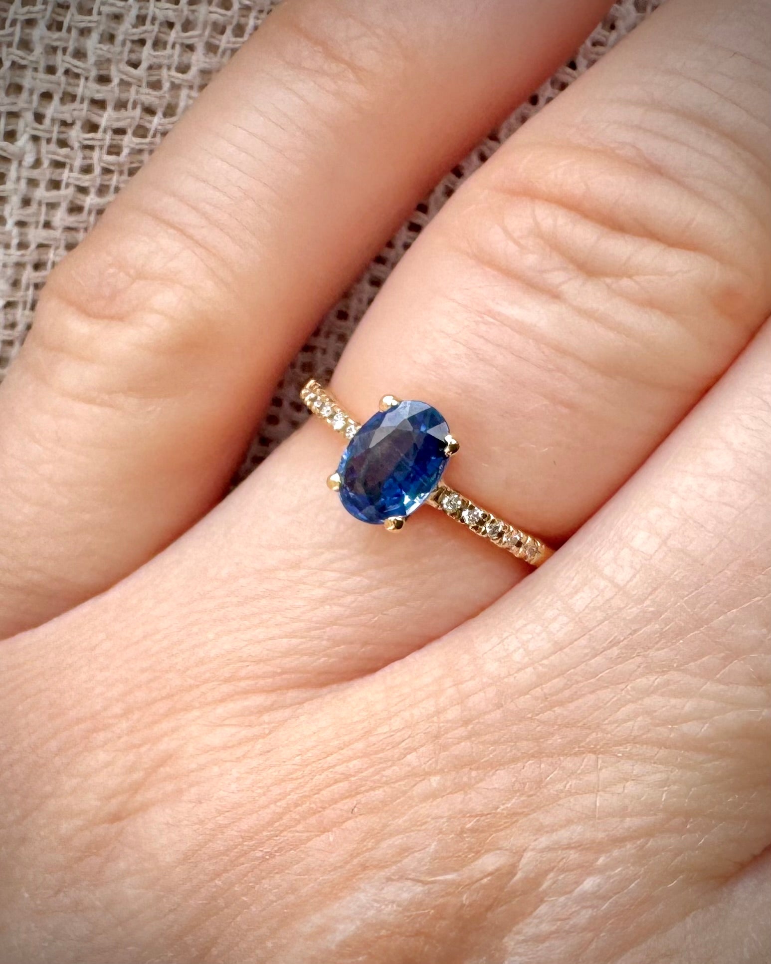 14K kultainen safiiri- ja timanttisormus 0,70 ct