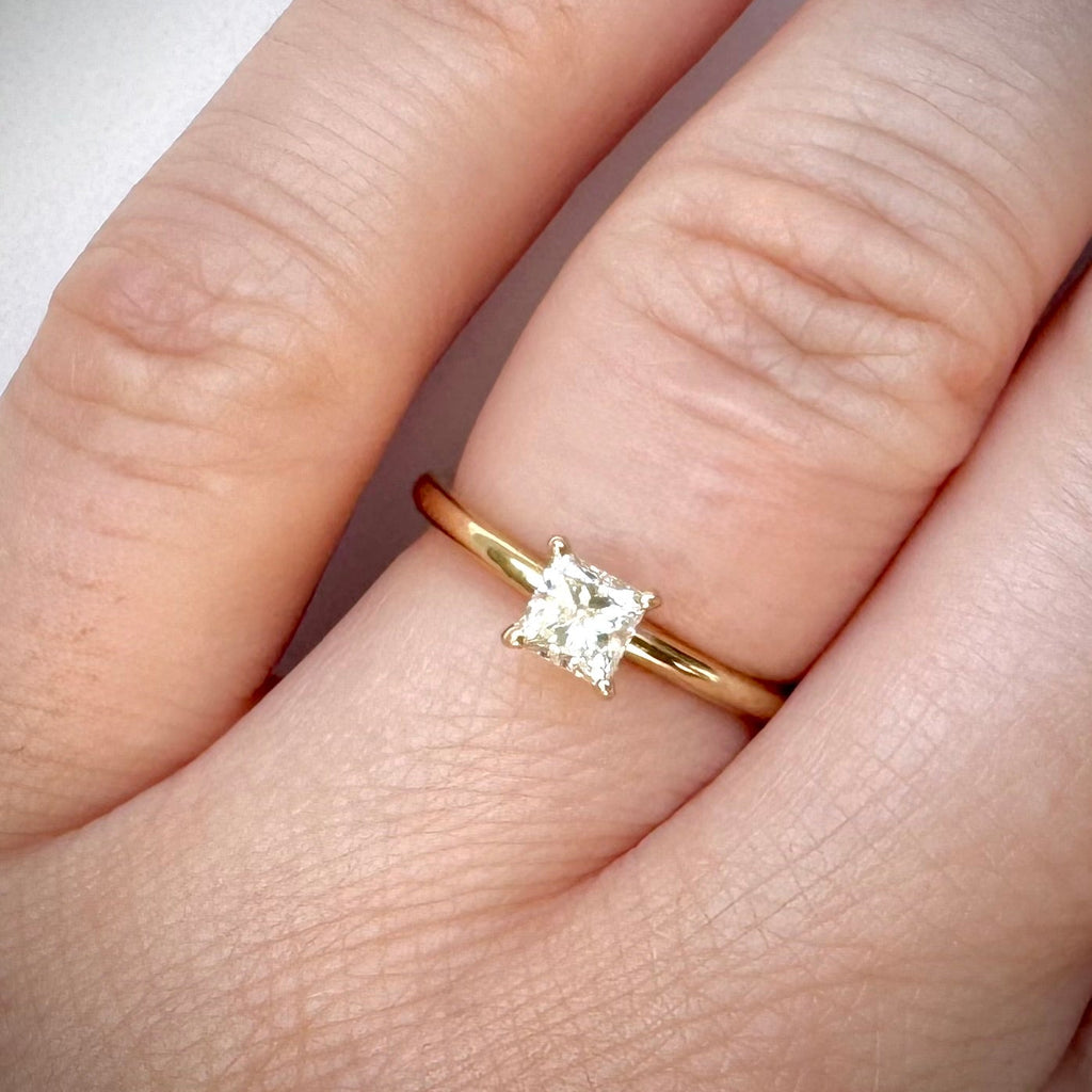 IGI-sertifioitu 0,46 ct Princess-luonnontimanttisormus – 14K Keltakulta