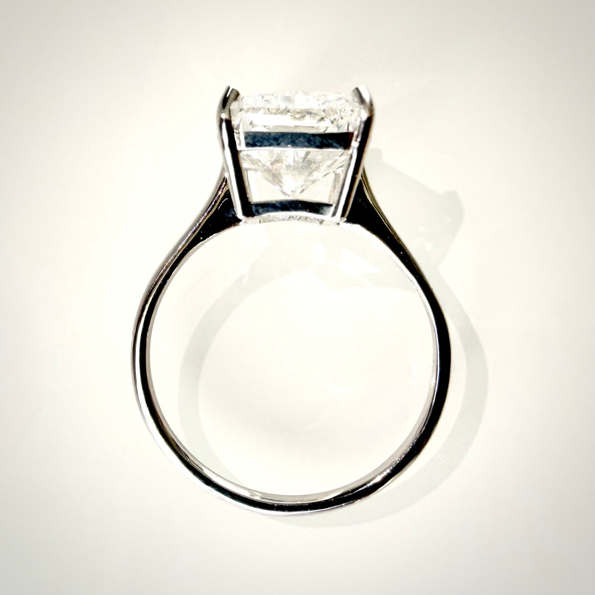 18K valkokultainen statement-timanttisormus 5,06 ct – Radiant – F/VS1 – IGI