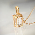 14K Timanttiriipus 2,02 ct Emerald Cut & 18K Kultaketju