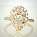 2,60 ct Pear Halo -timanttisormus – Hidden Halo – 14K keltakulta – IGI
