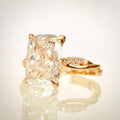 3,21 ct Cushion modified brilliant -timanttisormus 14K keltakultaa