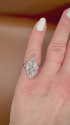8,19 ct Marquise Cut -timanttisormus sormessa videolla
