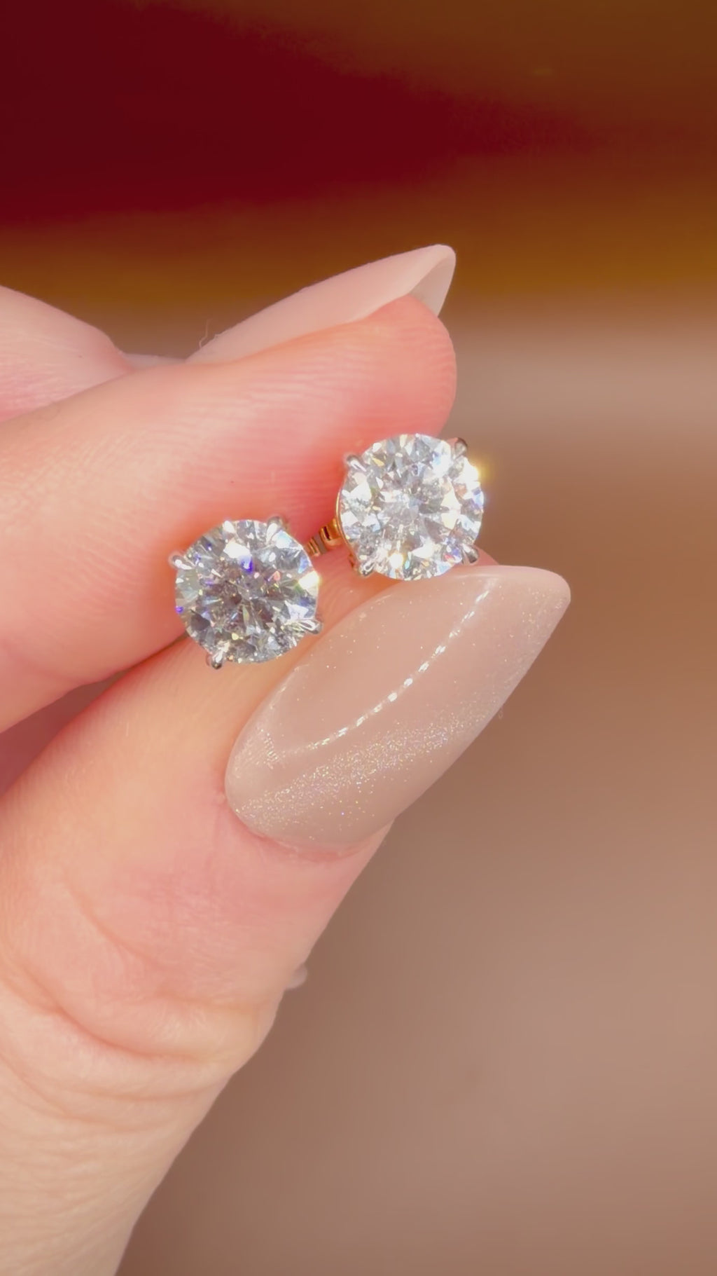 2,00 ct E/VVS2 timanttikorvakorut – 14K keltakulta – IGI videolla lähikuvassa