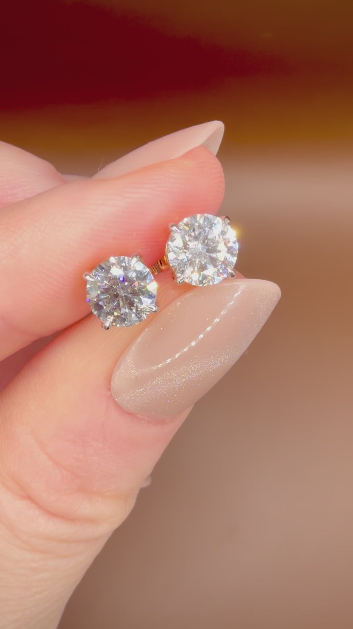 2,00 ct E/VVS2 timanttikorvakorut – 14K keltakulta – IGI videolla lähikuvassa
