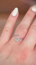 14K Valkokultainen Luonnontimanttisormus 0,76 ct sormessa videolla