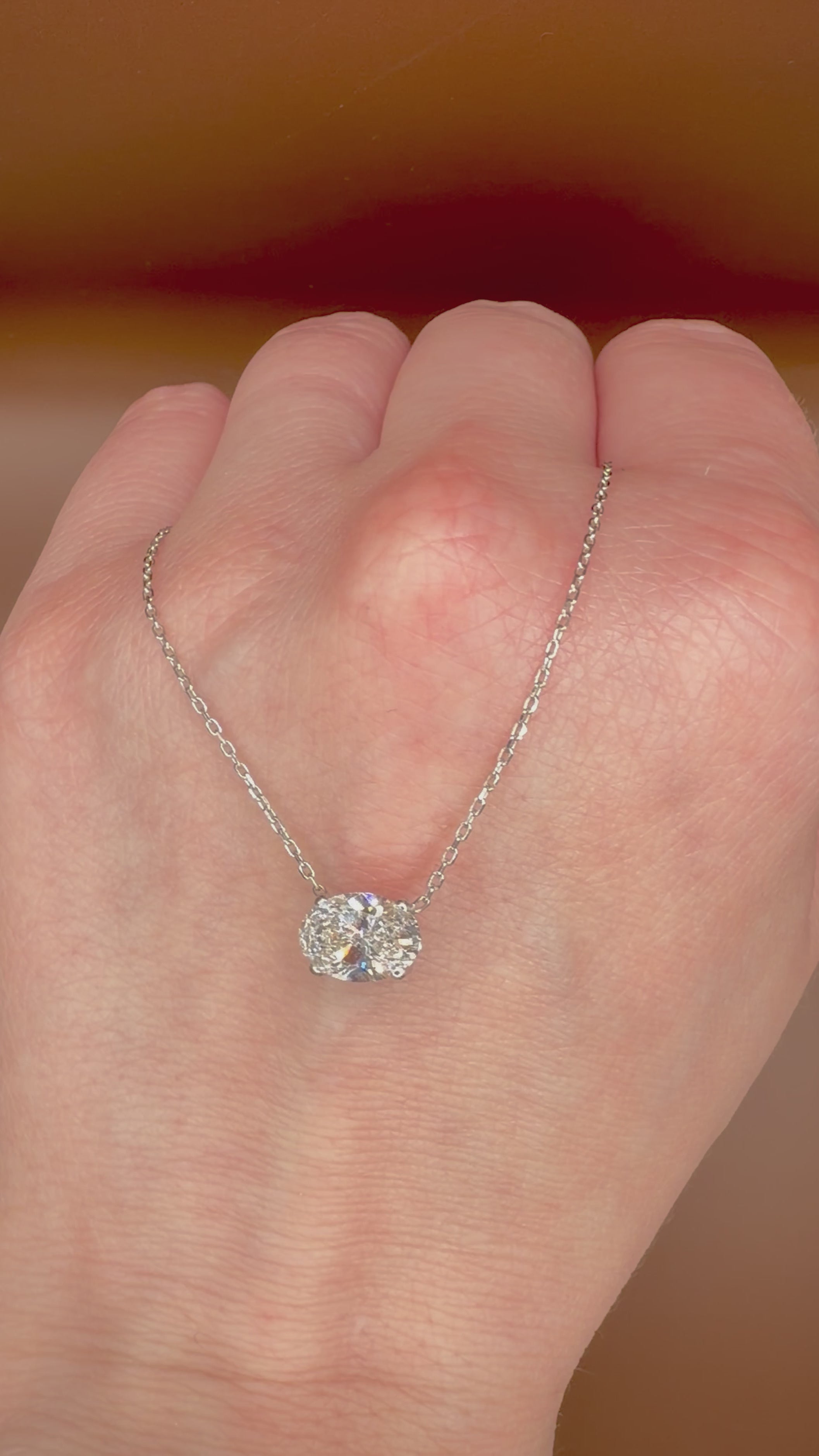 1,45 ct Oval Cut -timanttikaulakoru videolla