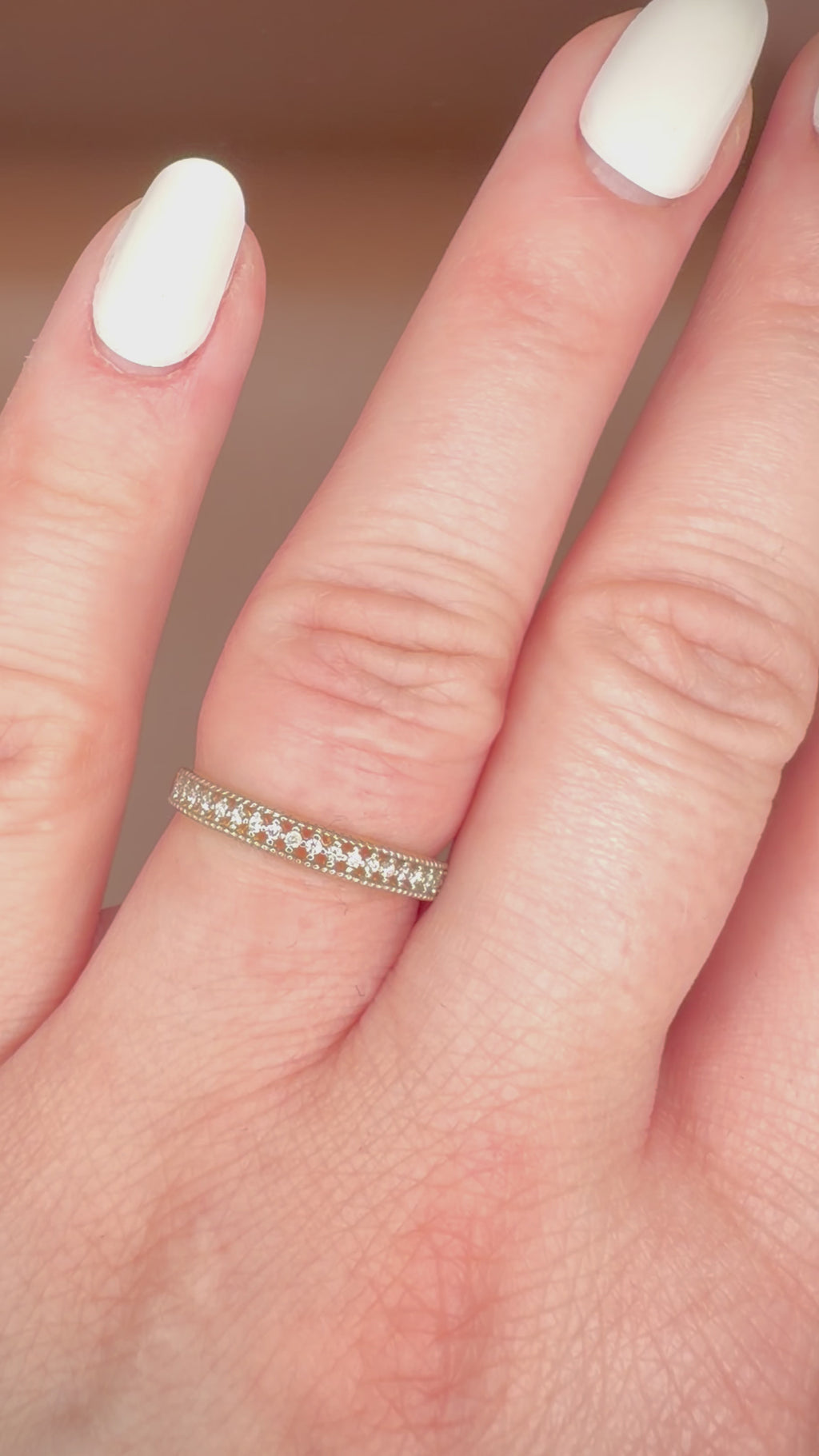 0,19 ct luonnontimantti-stackring 14K keltakulta - Italy sormessa videolla