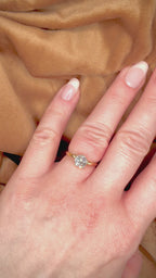 VK Signature Hidden Halo – timanttisormus 1,03 ct, 14K keltakulta sormessa videolla