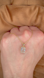3,03 ct Emerald Cut -timanttikaulakoru – F/VVS2 – 14K keltakulta – IGI kämmenselän päällä videolla