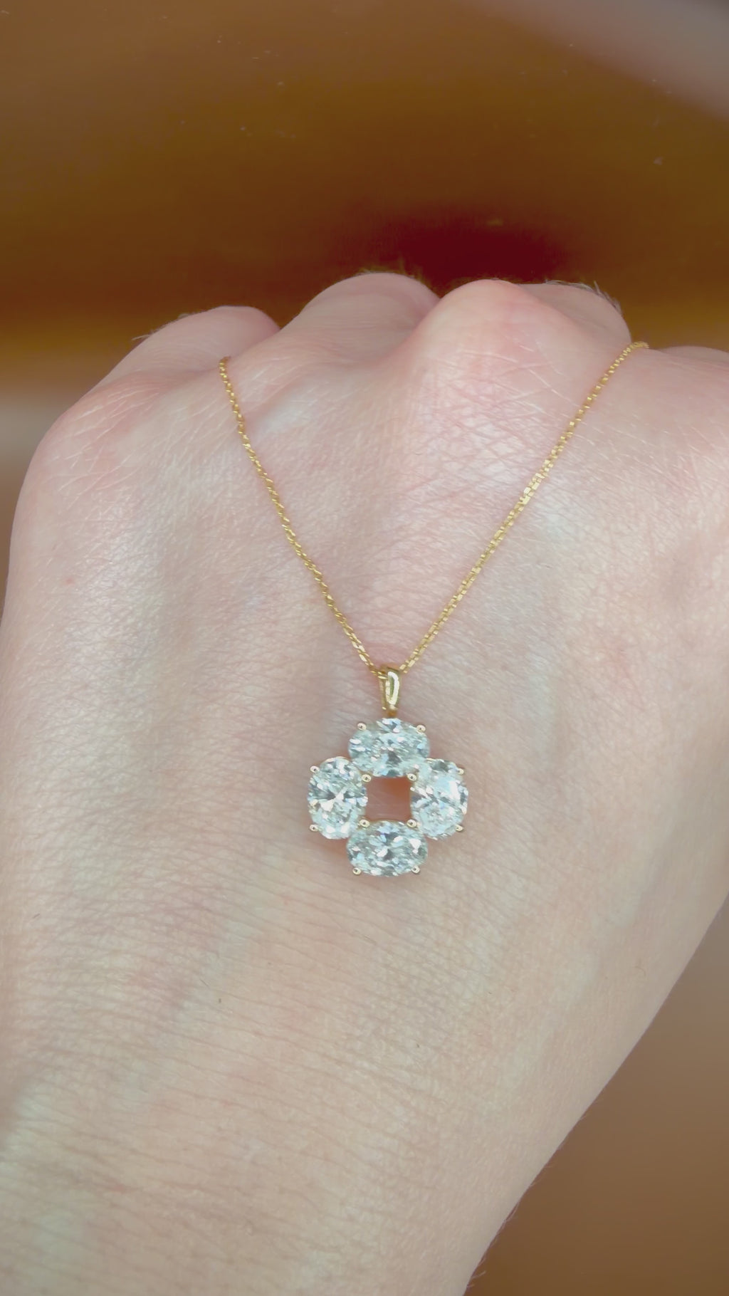 2,09 ct ovaali-timanttikaulakoru – 14K riipus ja 18K kultaketju – HRD