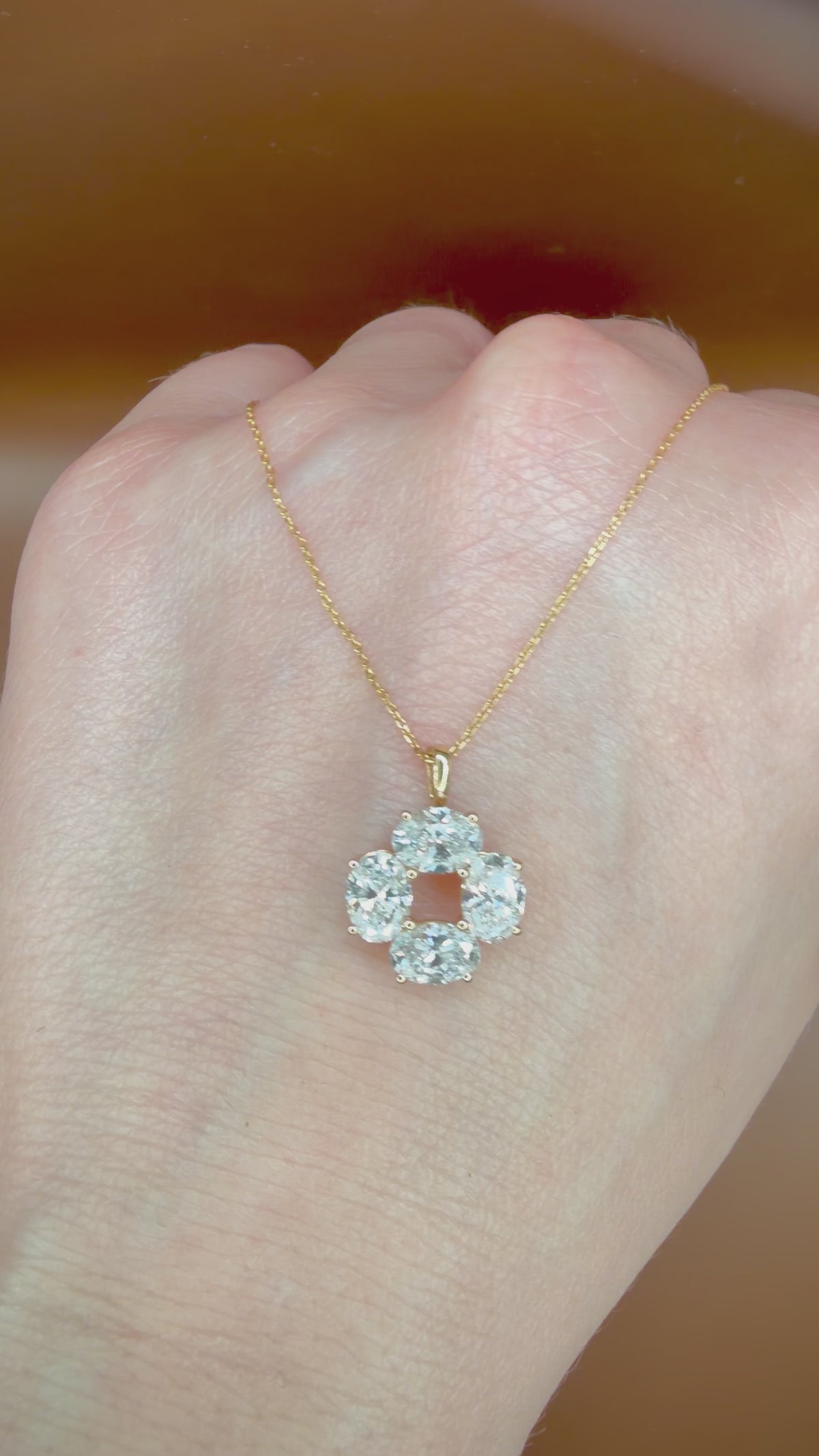 2,09 ct ovaali-timanttikaulakoru – 14K riipus ja 18K kultaketju – HRD