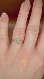 1,23 ct samppanjansävyinen luonnontimanttisormus – 14K keltakulta – IGI videolla sormessa