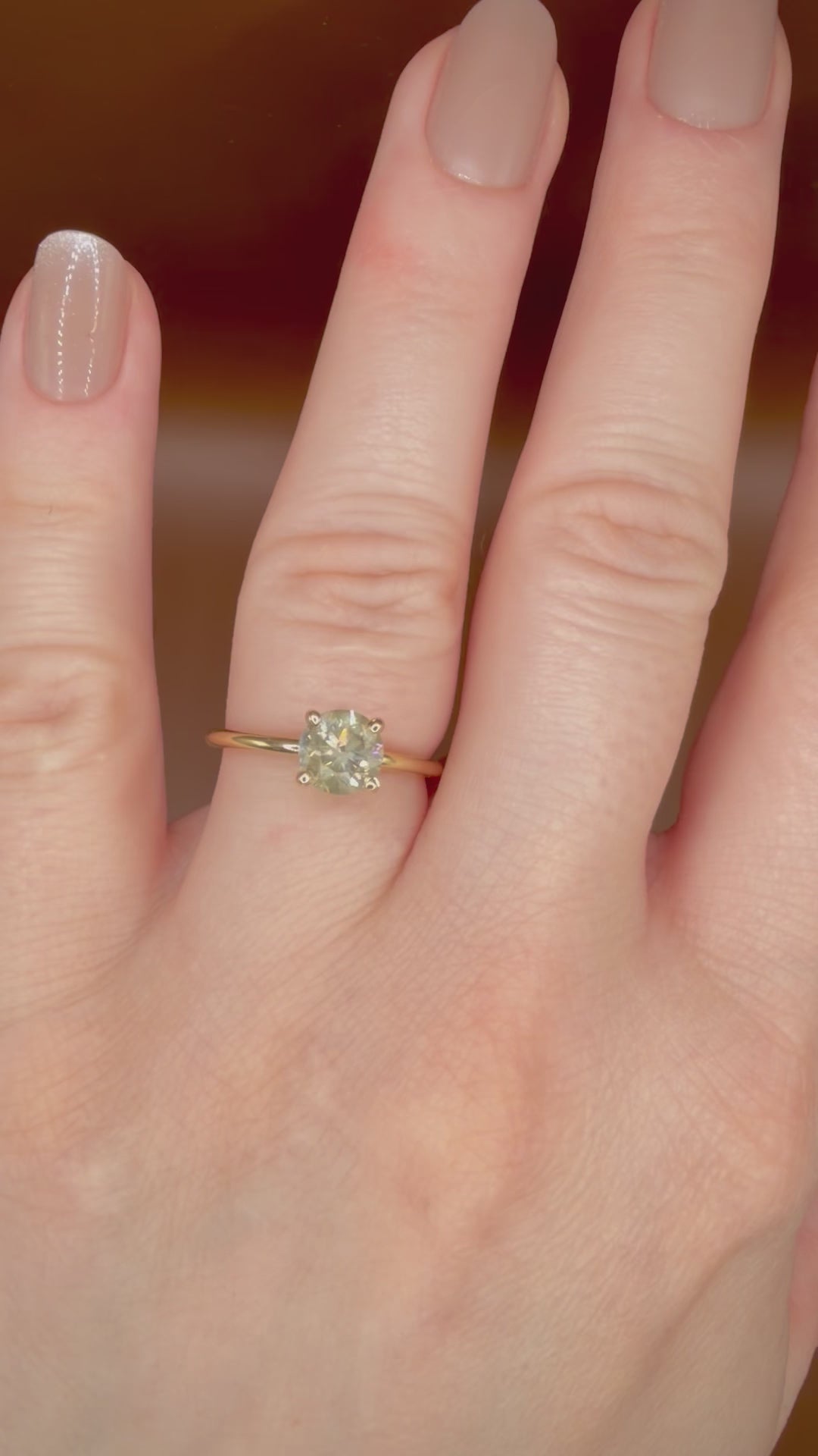1,23 ct samppanjansävyinen luonnontimanttisormus – 14K keltakulta – IGI videolla sormessa