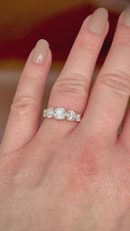 2,02 ct viisikivinen timanttisormus – 14K keltakulta – HRD sormessa videolla