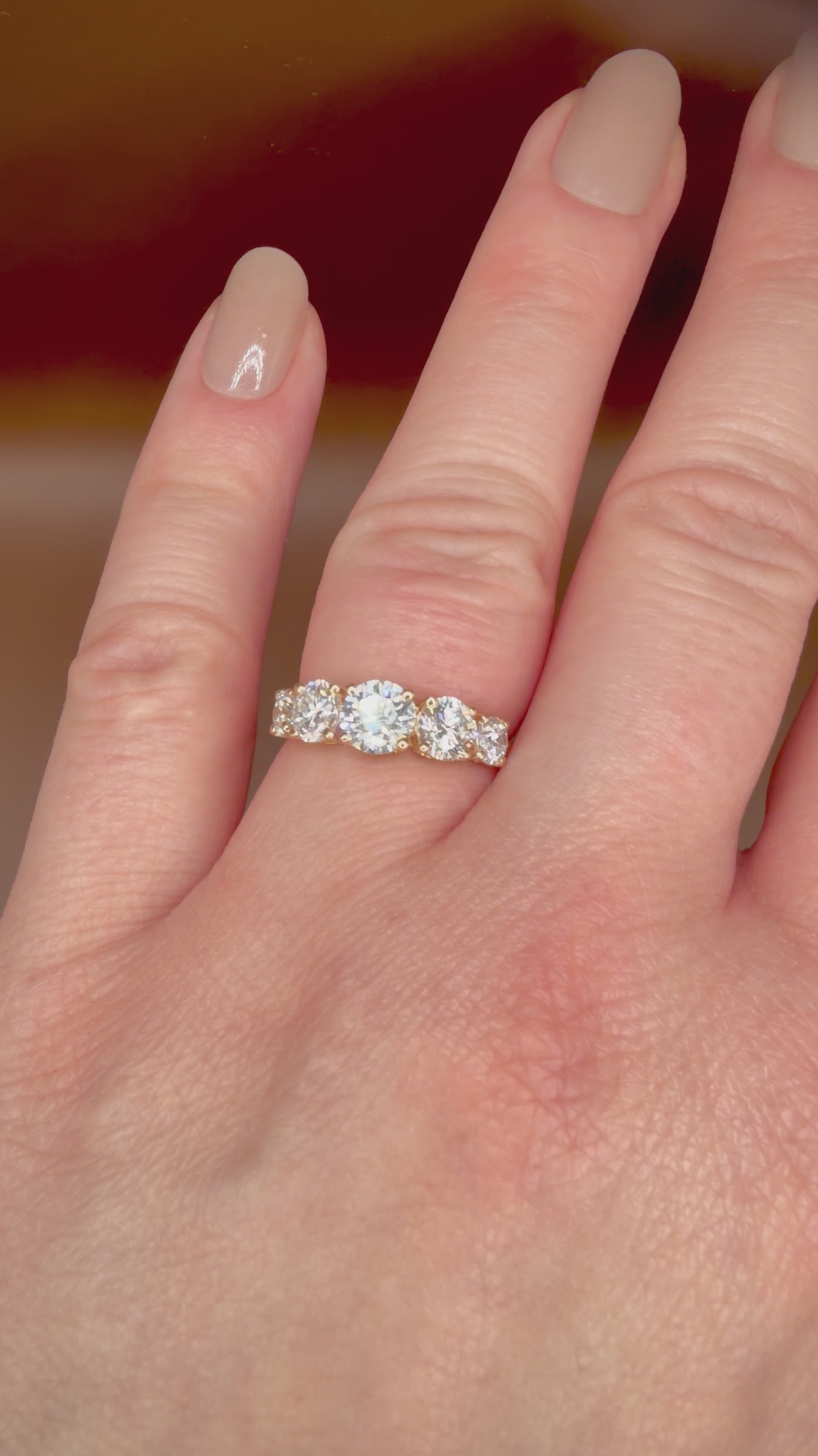 2,02 ct viisikivinen timanttisormus – 14K keltakulta – HRD sormessa videolla