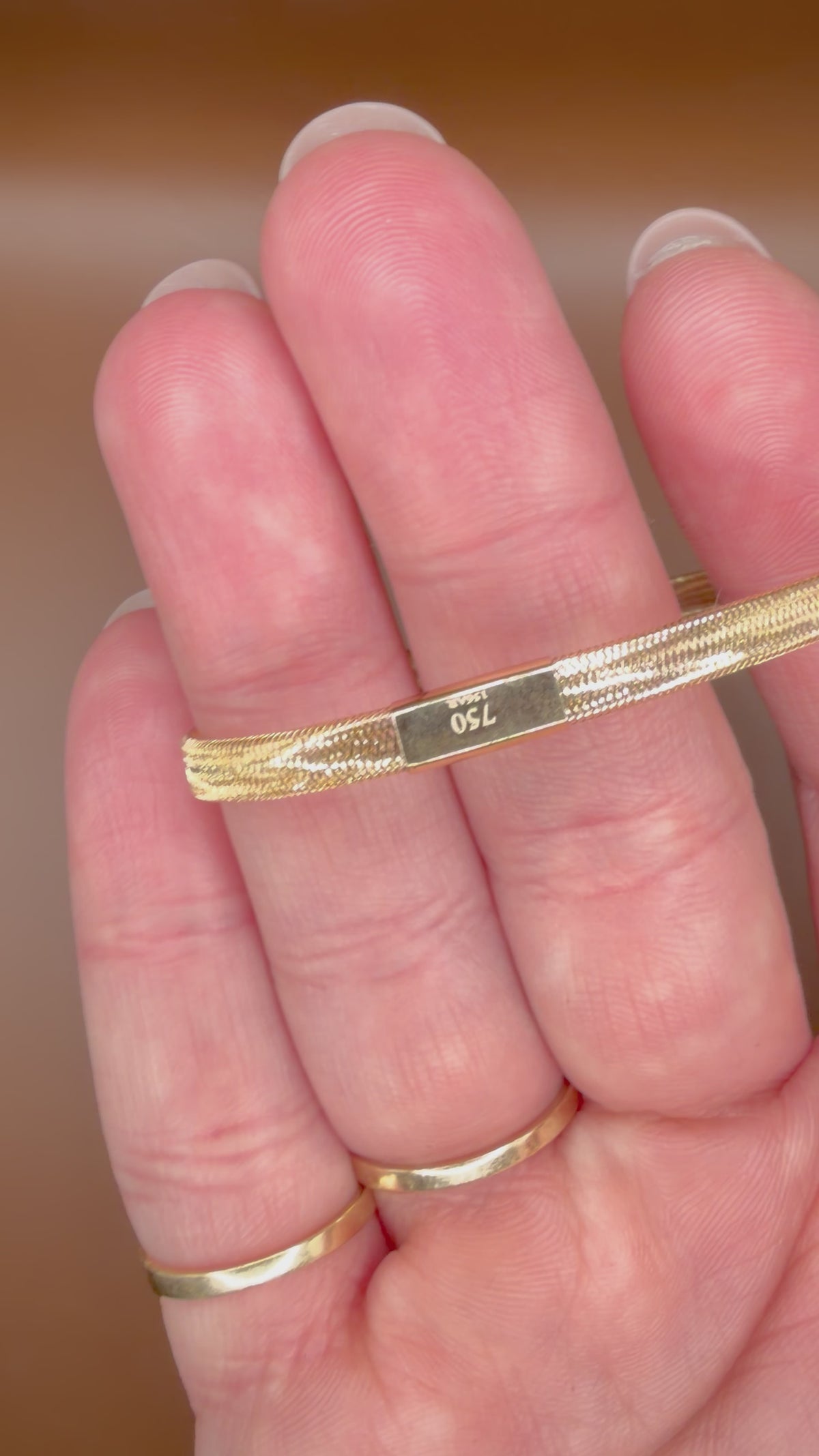 18K italialainen joustava mesh-rannerengas 4 mm videolla