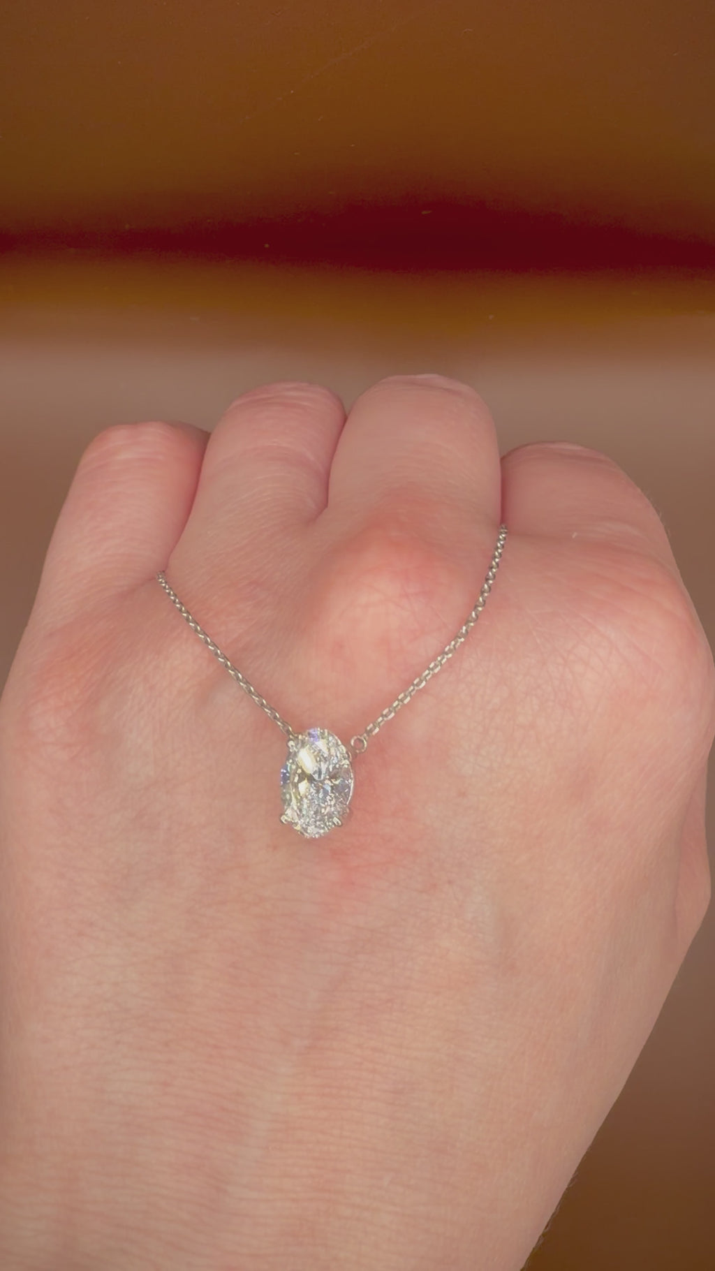 1,54 ct Oval Cut -timanttikaulakoru videolla
