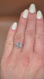 4,01 ct solitaire-timanttisormus sormessa videolla