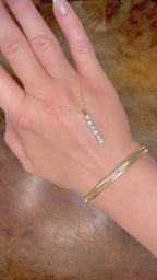 14K Timanttiriipus 1,08 ct & 18K Kultaketju videolla kämmenselän päällä