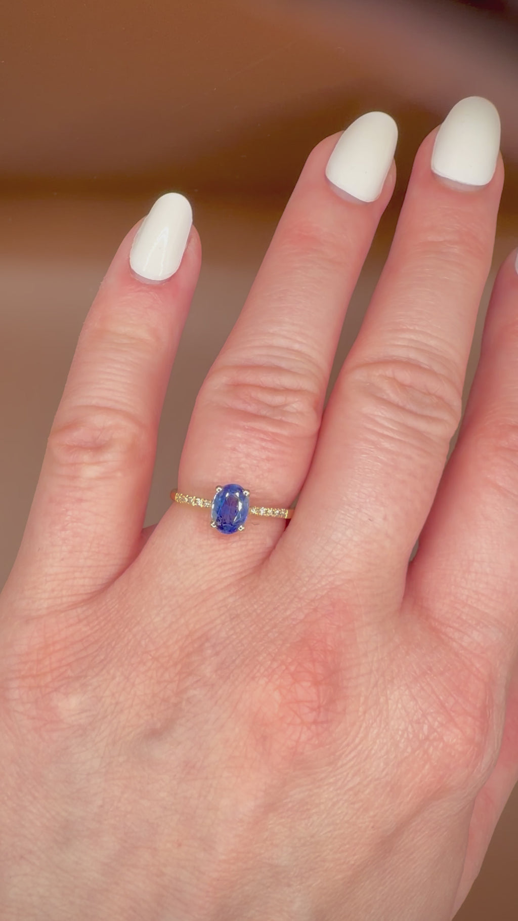 14K kultainen safiiri- ja timanttisormus 0,70 ct videolla sormessa