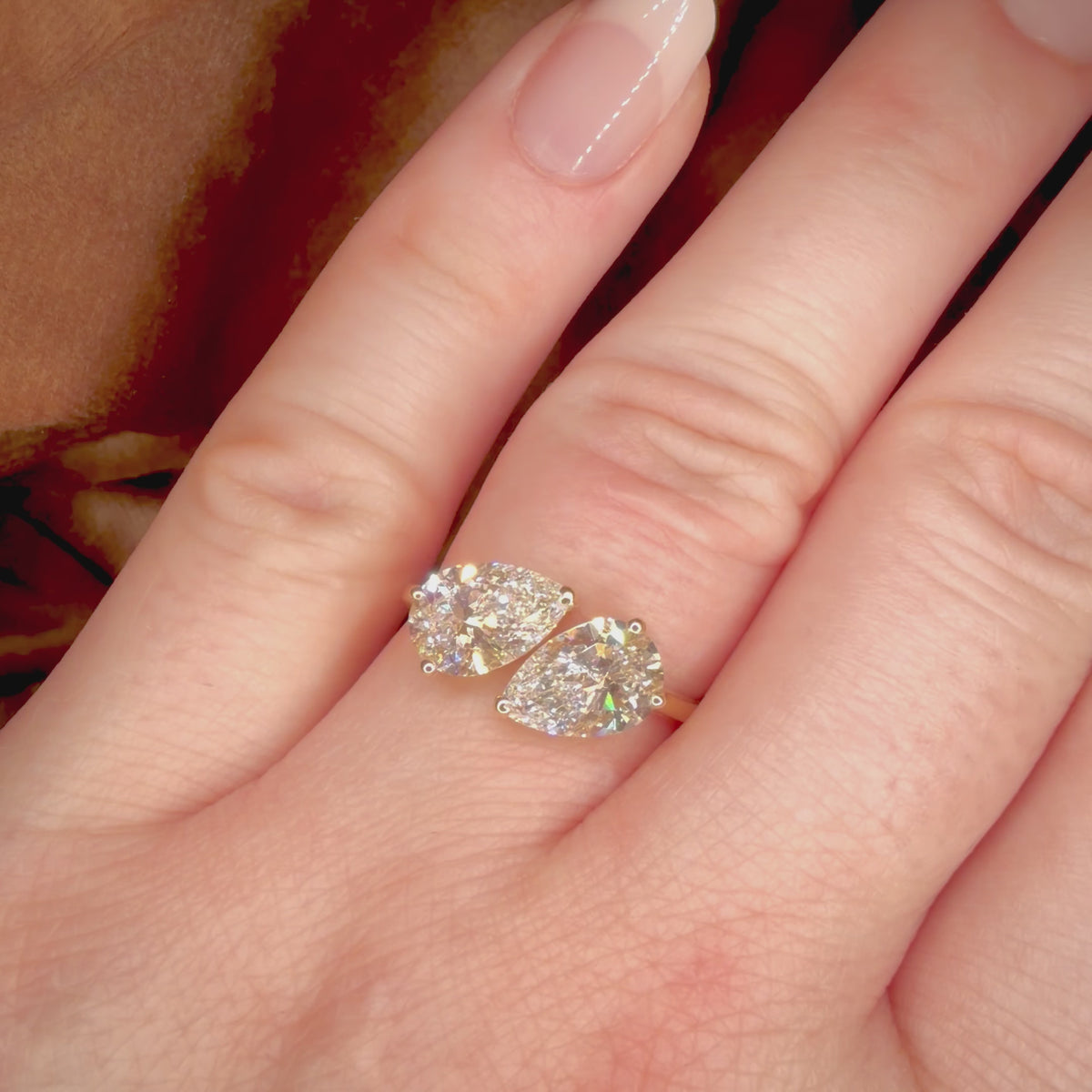 Toi et Moi – 3,02 ct timanttisormus, 14k keltakulta sormessa videolla